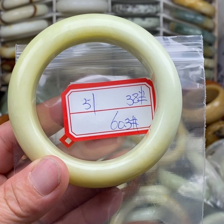 未镶嵌蛇纹石玉颈饰～****~