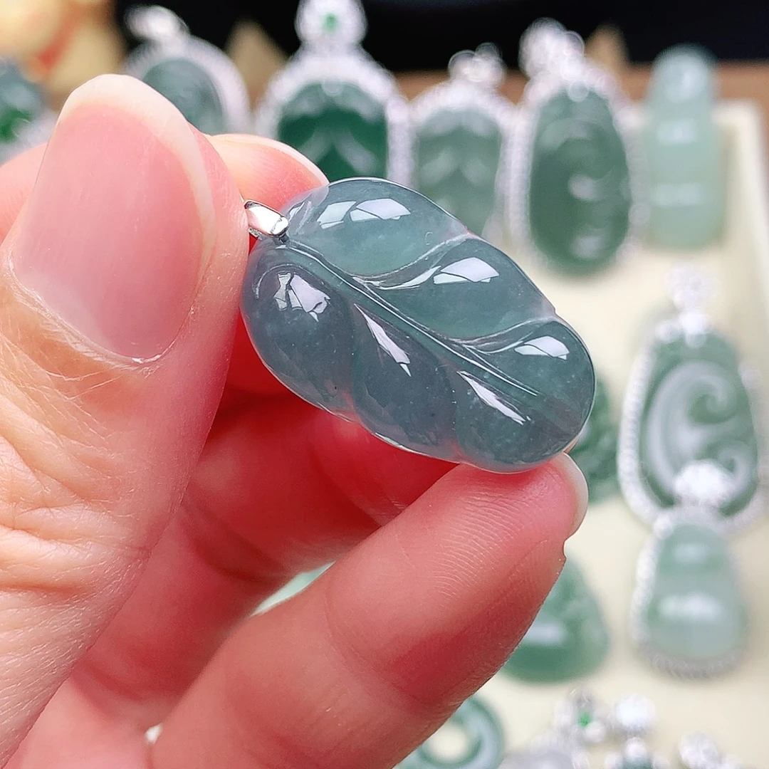 翡翠未镶嵌颈饰吊坠