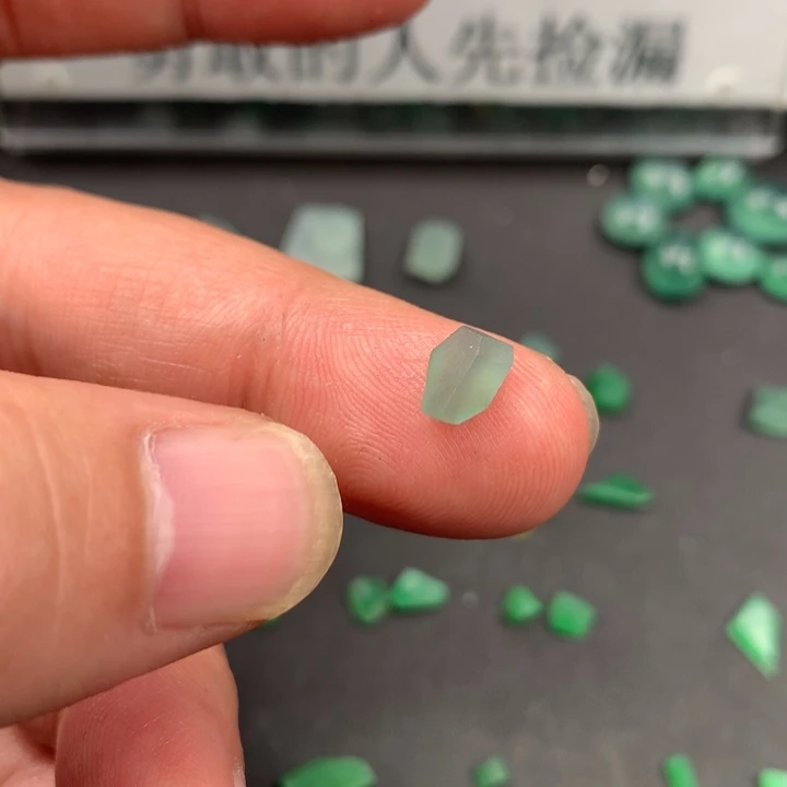 定制翡翠未镶嵌材料定制