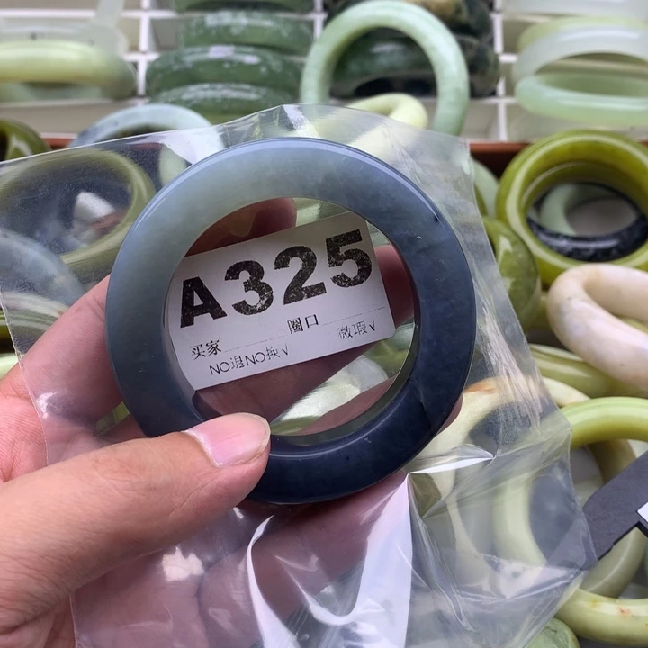 杜***若未镶嵌蛇纹石玉手镯