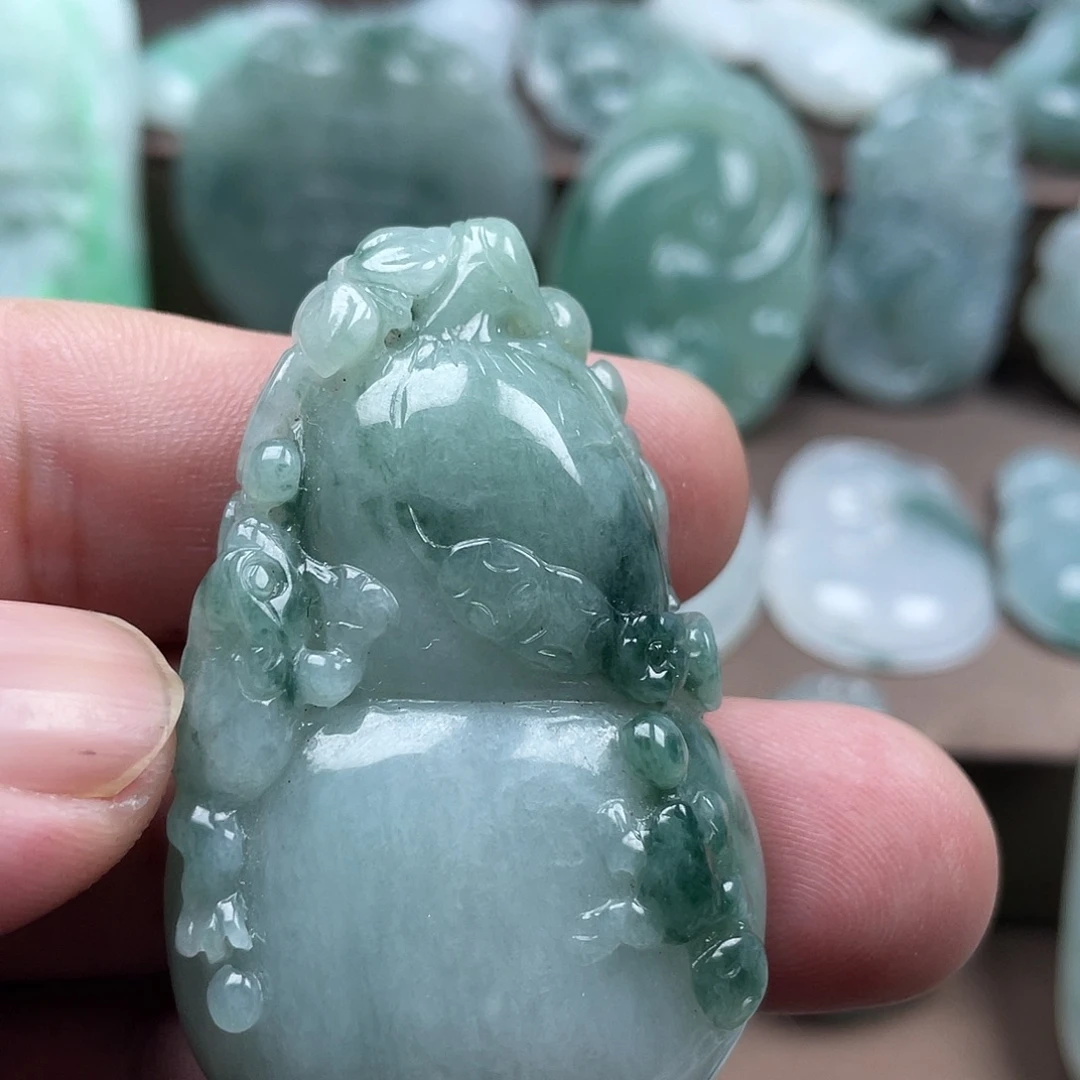 翡翠未镶嵌颈饰葫芦