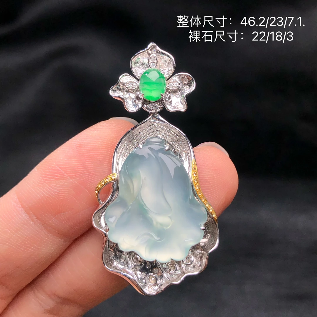 18 K金带钻镶嵌天然缅甸翡翠A货白冰白菜吊坠