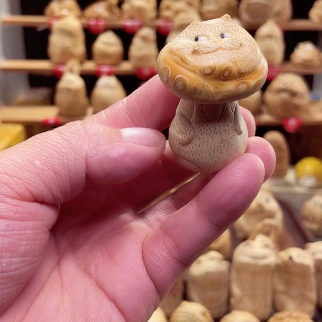 竹竹根雕蘑菇猫手把件
