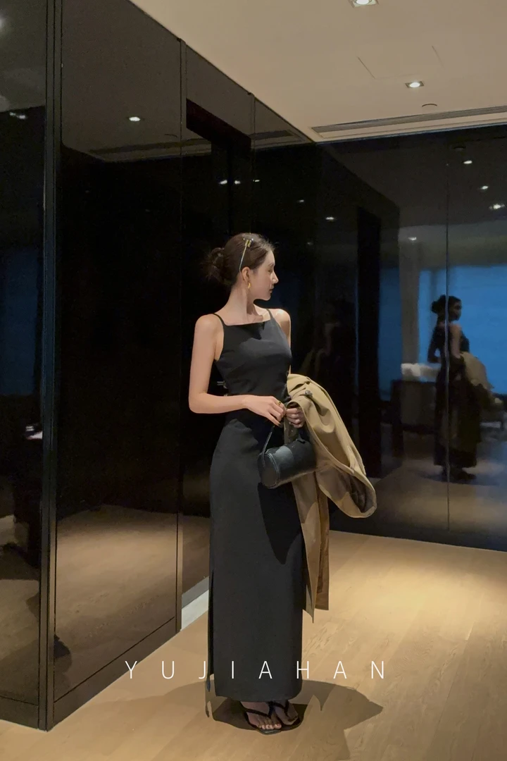 YUJIAHAN于佳含-【维罗纳薄雾】2025显瘦高级黑色吊带连衣裙女