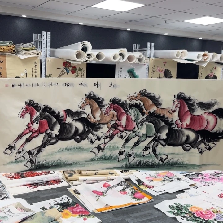 字画等多种形式的艺术作品和