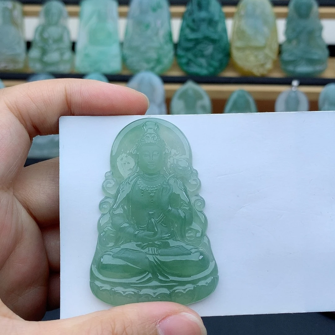 翡翠未镶嵌颈饰观音