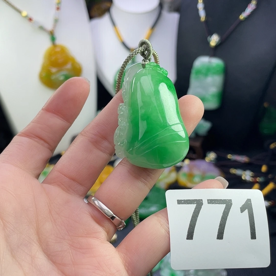翡翠未镶嵌吊坠(赠链)