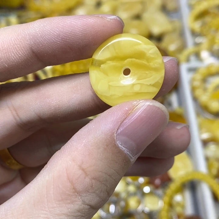 蜜蜡未镶嵌裸石串