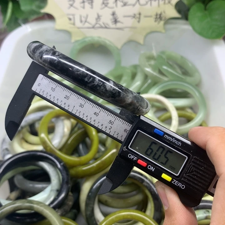 蛇纹石玉未镶嵌手镯60
