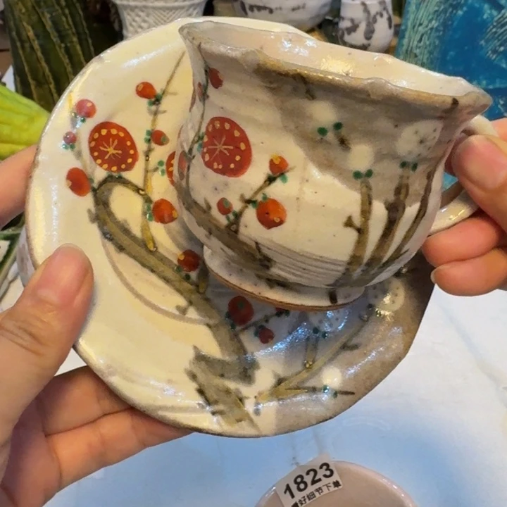 陶泥瑕疵的一套杯子
