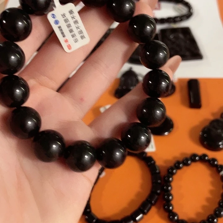 翡翠挂件未镶嵌一***？