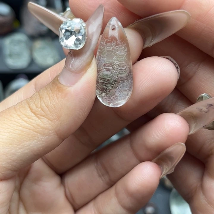 未镶嵌吊坠(赠链)水晶