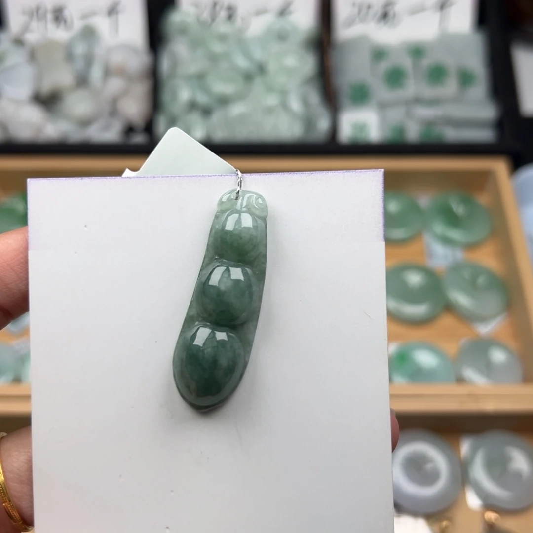 翡翠颈饰未镶嵌福豆