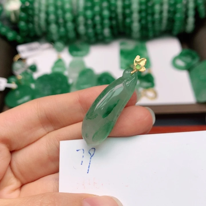 石英质玉颈饰未镶嵌余***茶