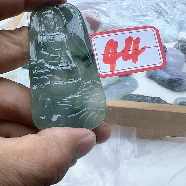 翡翠颈饰未镶嵌没****，