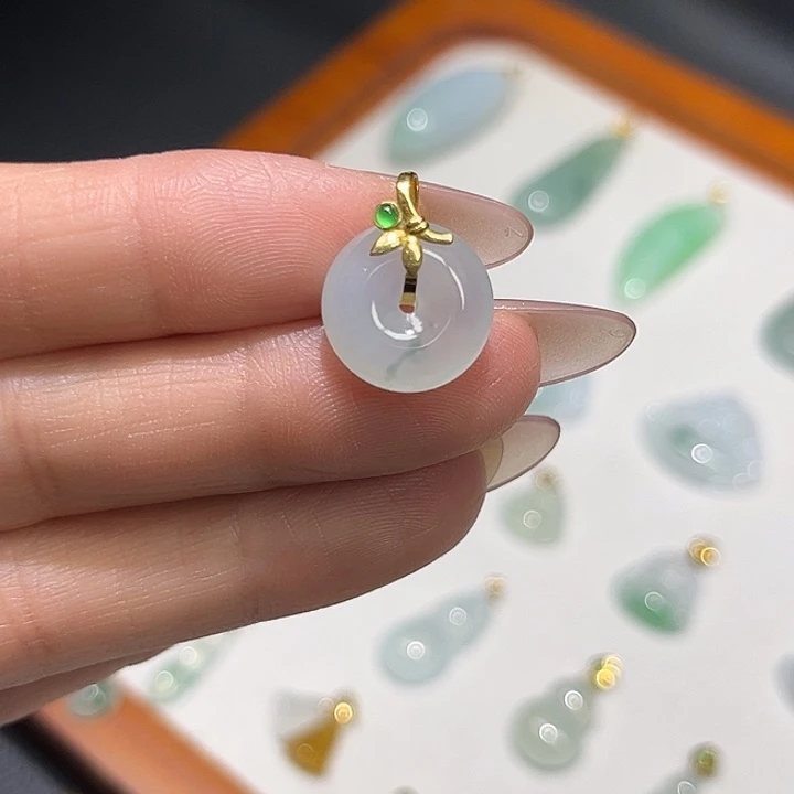 翡翠18K金镶嵌颈饰