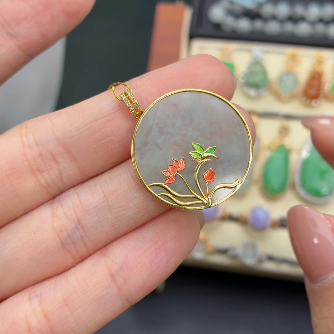 翡翠18K金镶嵌颈饰