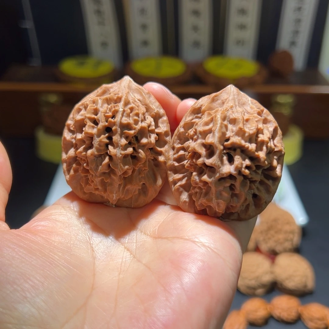 文玩核桃把件玉玲珑