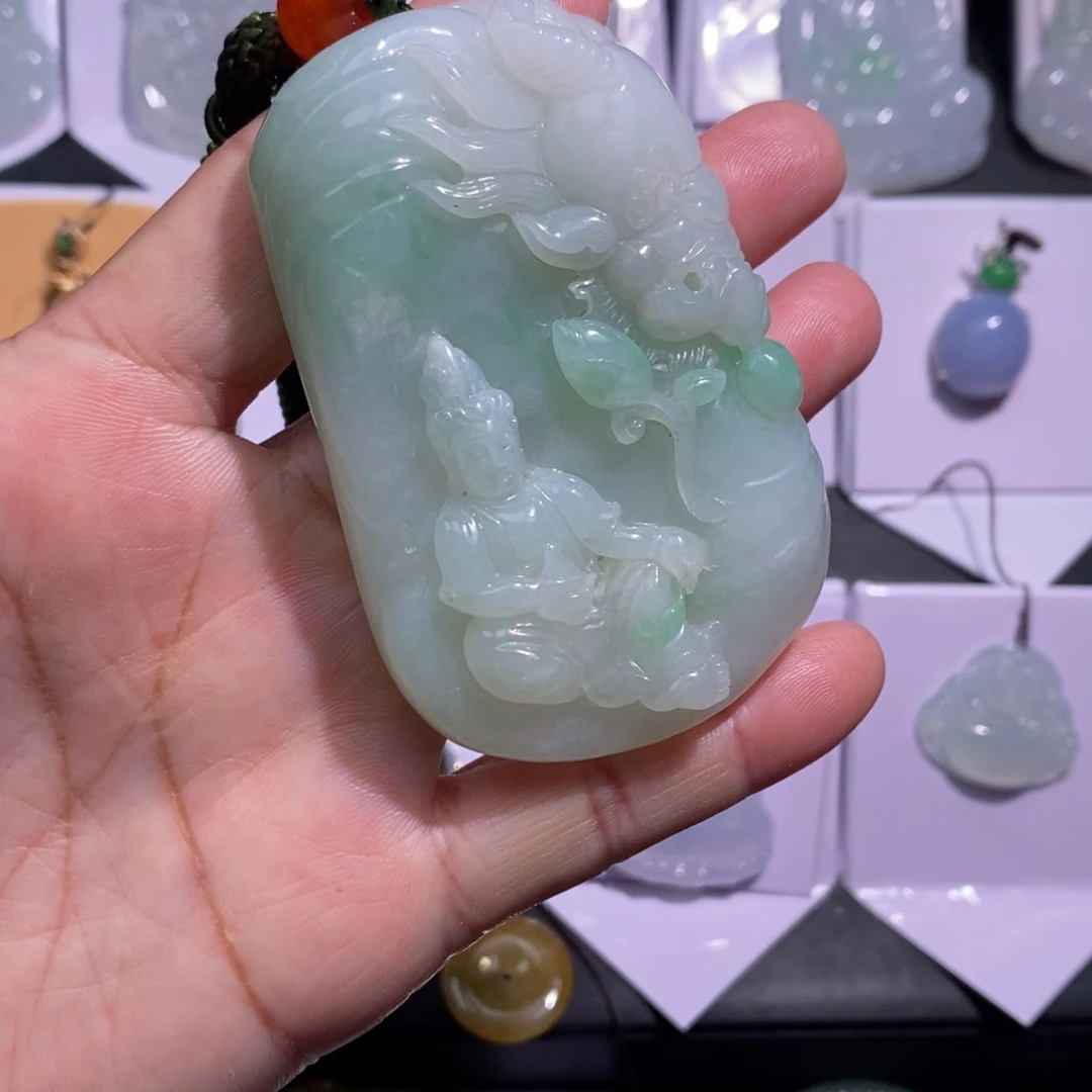 翡翠未镶嵌颈饰老板们的必备品