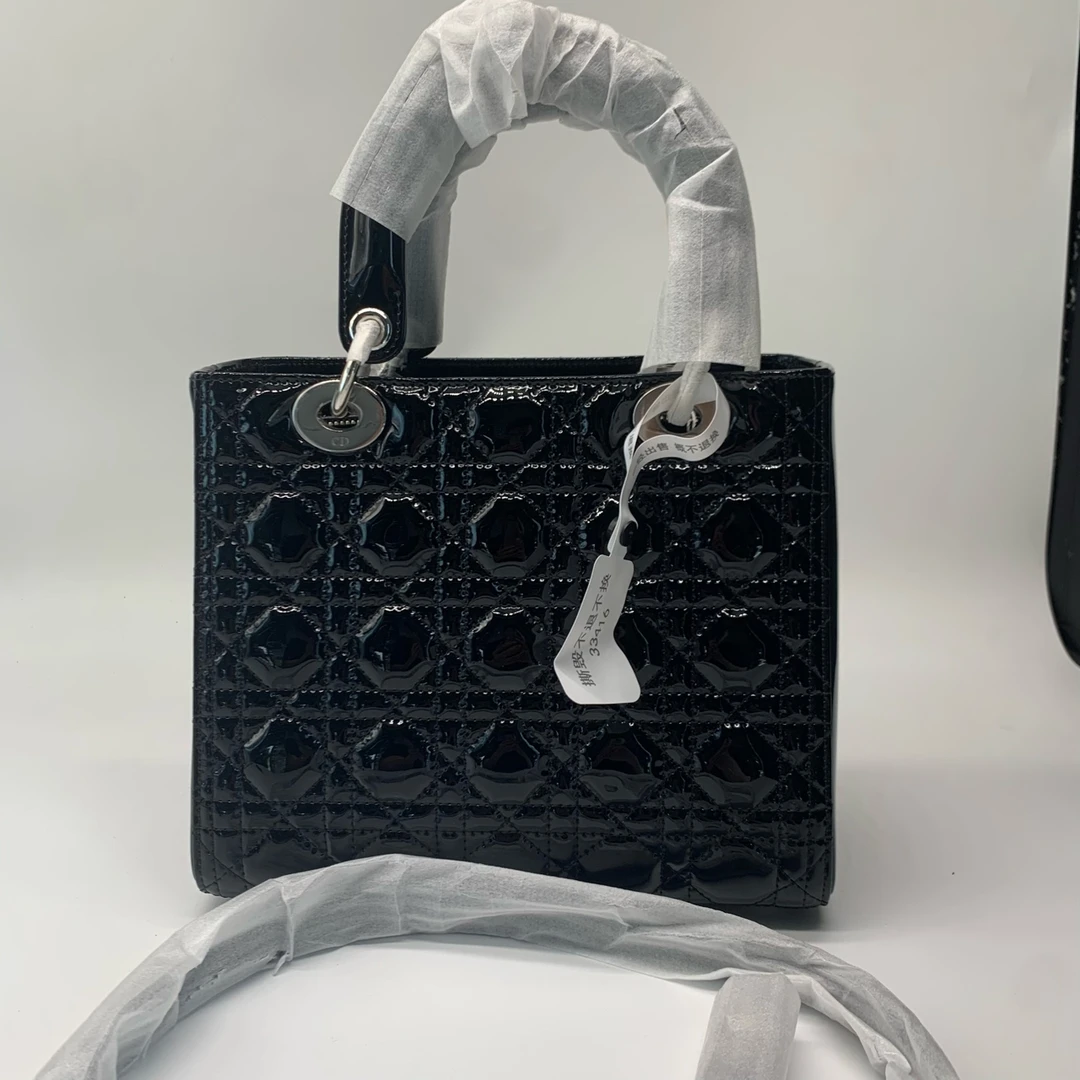 未使用 DIOR/迪奥 戴妃包，黑色漆皮，五格设计