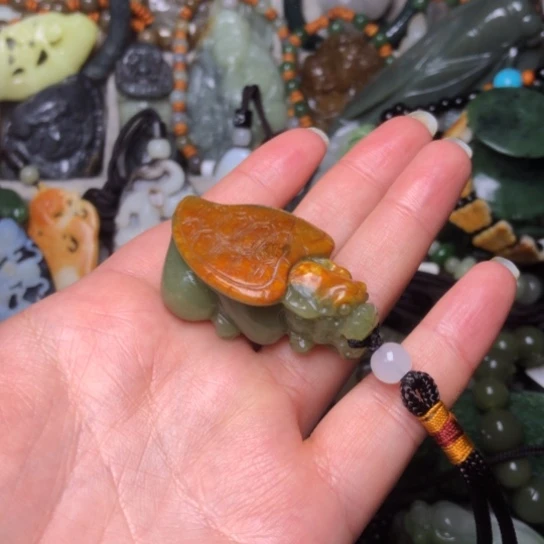 战***狼和田玉未镶嵌把件总价180