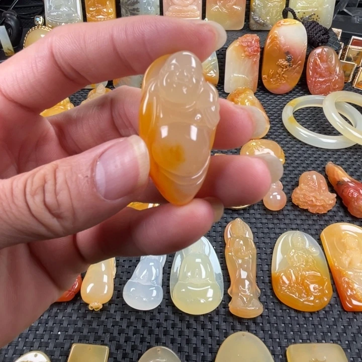 石英质玉（黄龙玉）未镶嵌颈饰