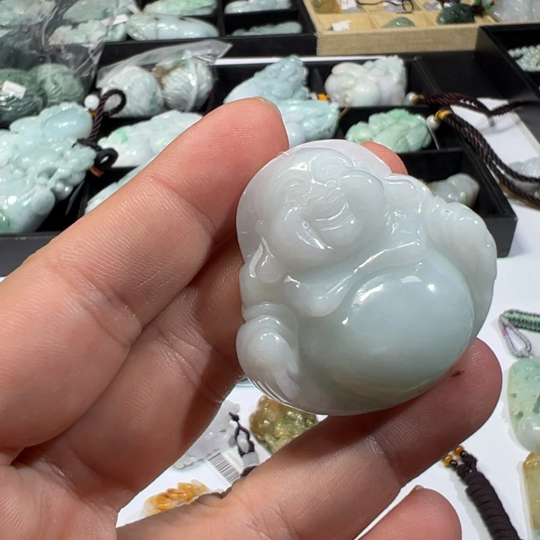 翡翠未镶嵌颈饰佛