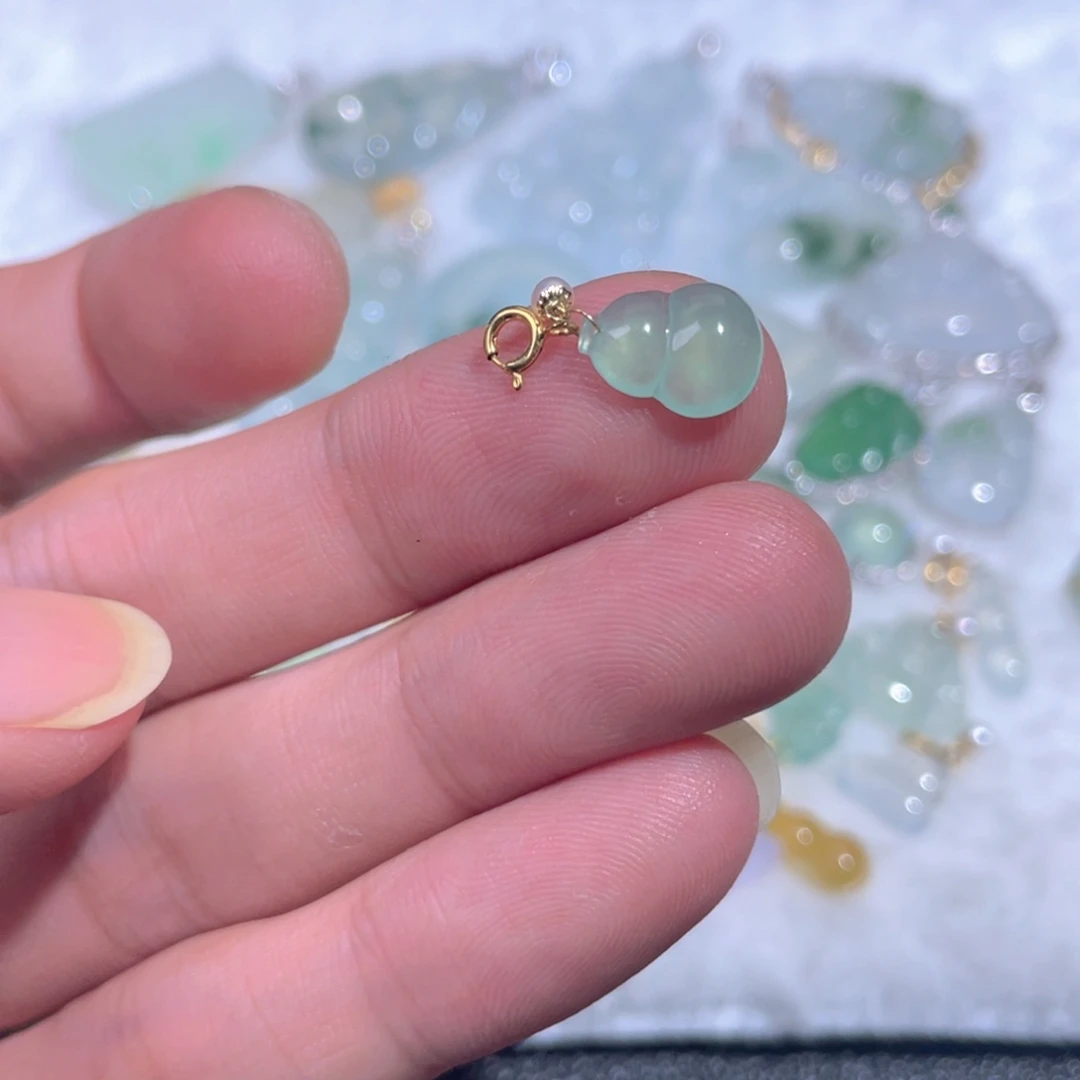 翡翠18K金镶嵌颈饰翡翠