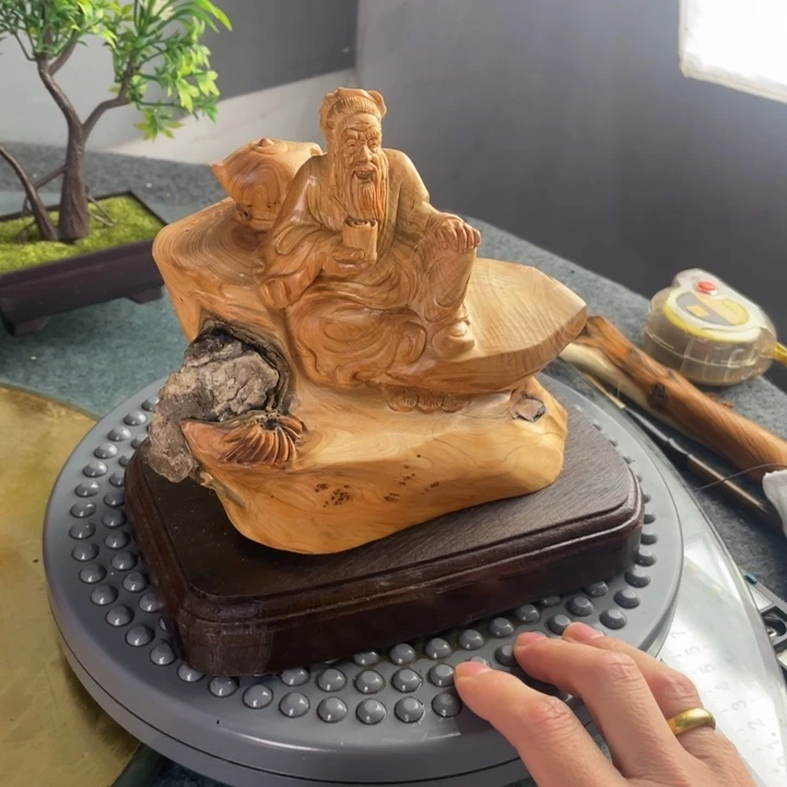 崖柏抱石精品雕件