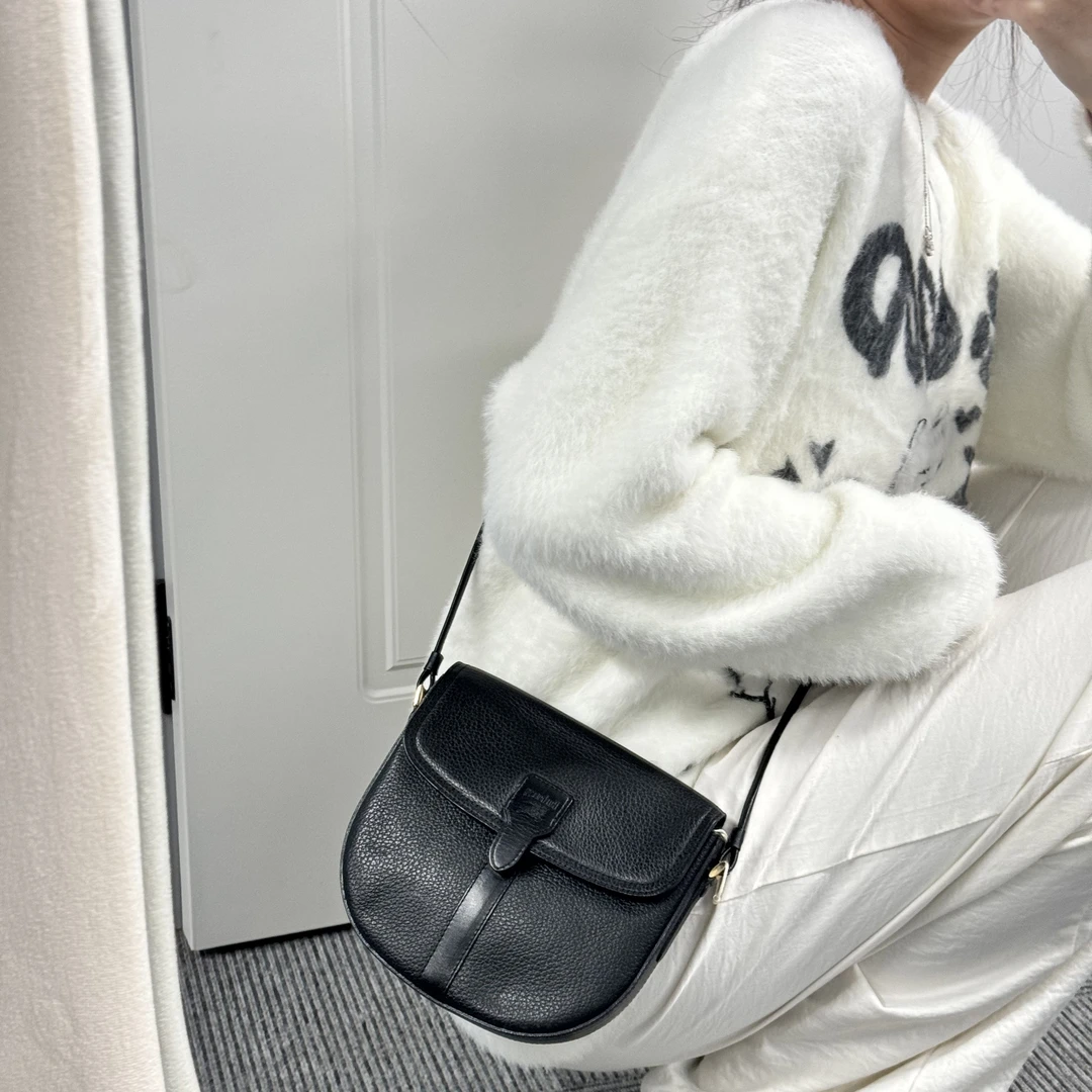95新 BURBERRY/博柏利 LL119/巴宝莉bbr斜挎包