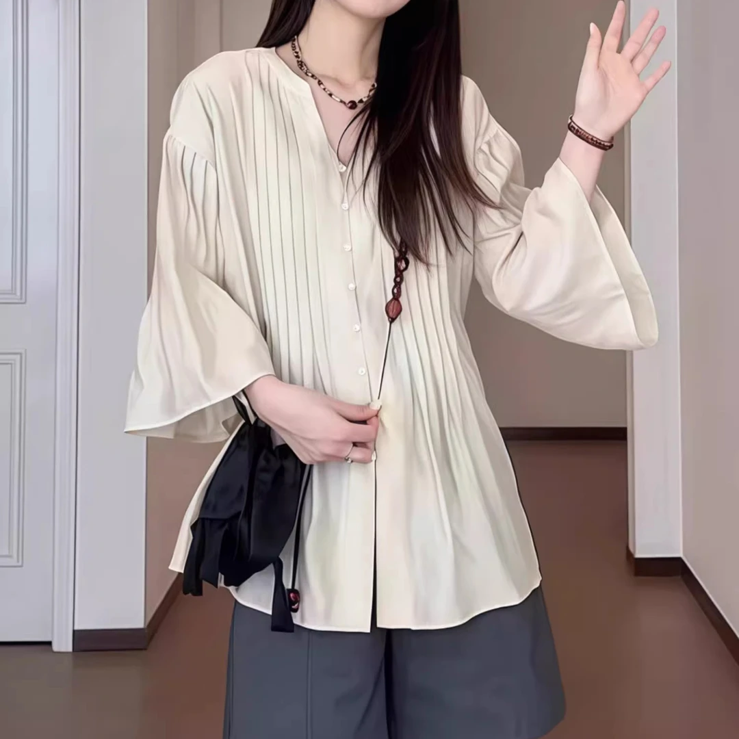 小众显瘦百搭上衣夏季薄款胖MM大码女装宽松设计感V领中袖衬衫女