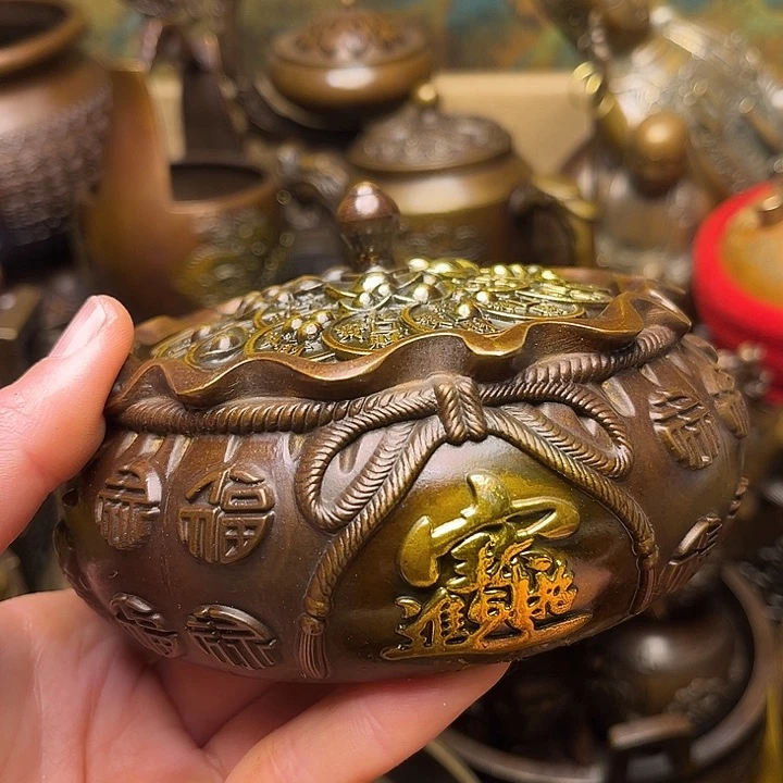 精美铜器批发档口