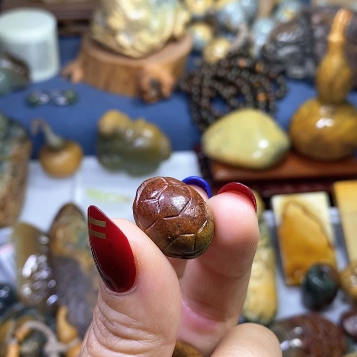 岫岩河磨玉（透闪石质玉）富甲未镶嵌凡**向