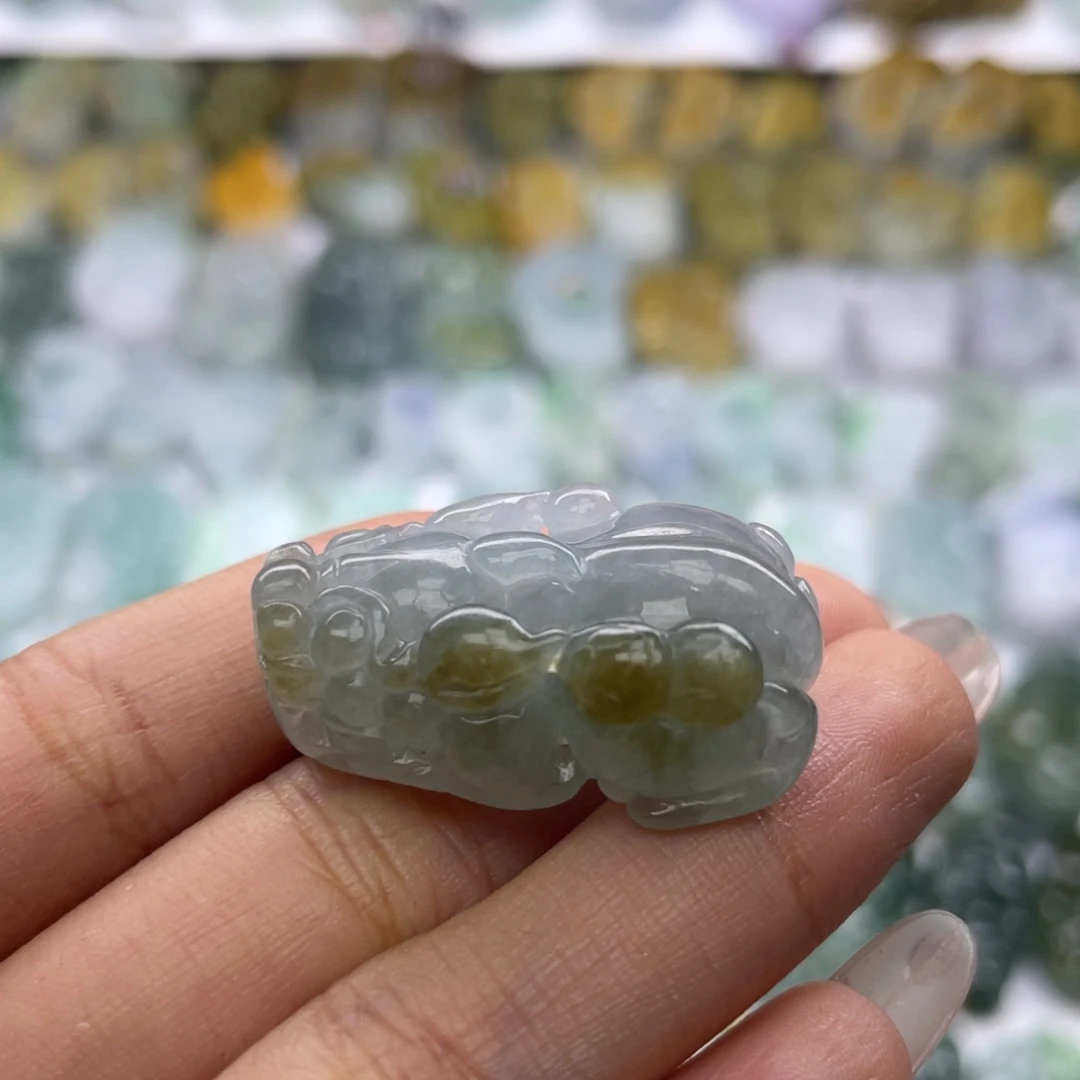 翡翠未镶嵌颈饰貔貅