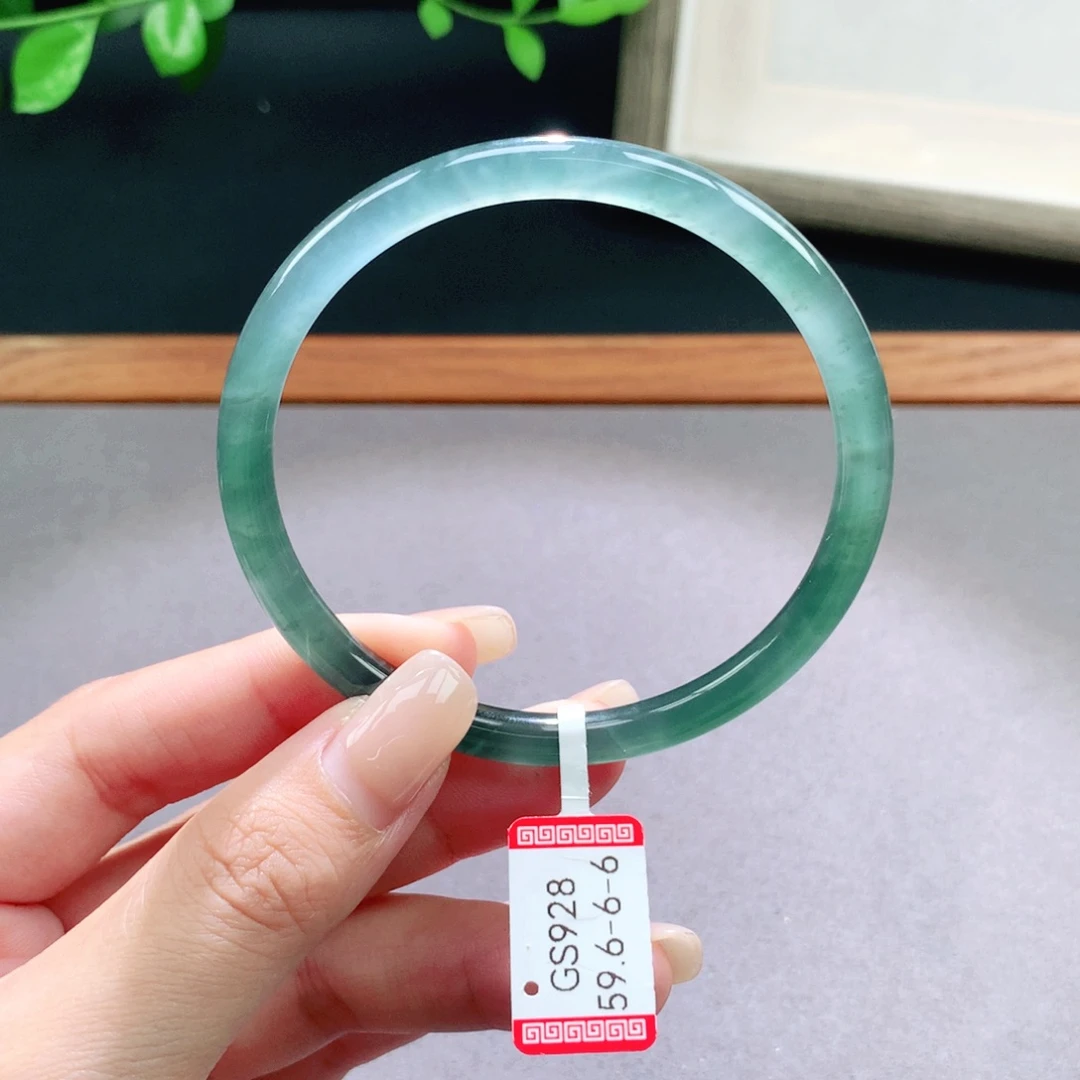 翡翠手镯未镶嵌天然翡翠