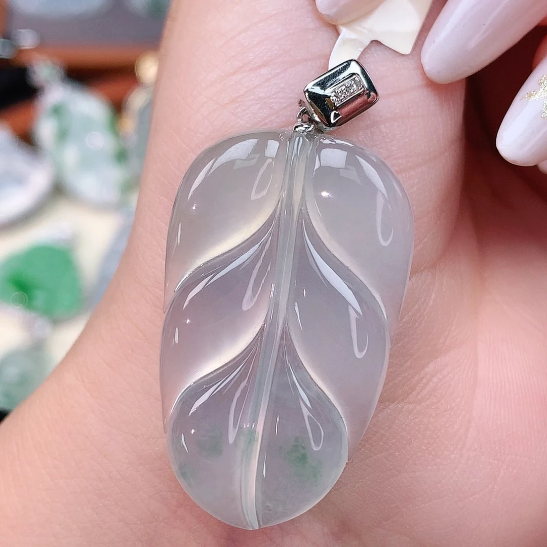 颈饰18K金镶嵌翡翠叶子