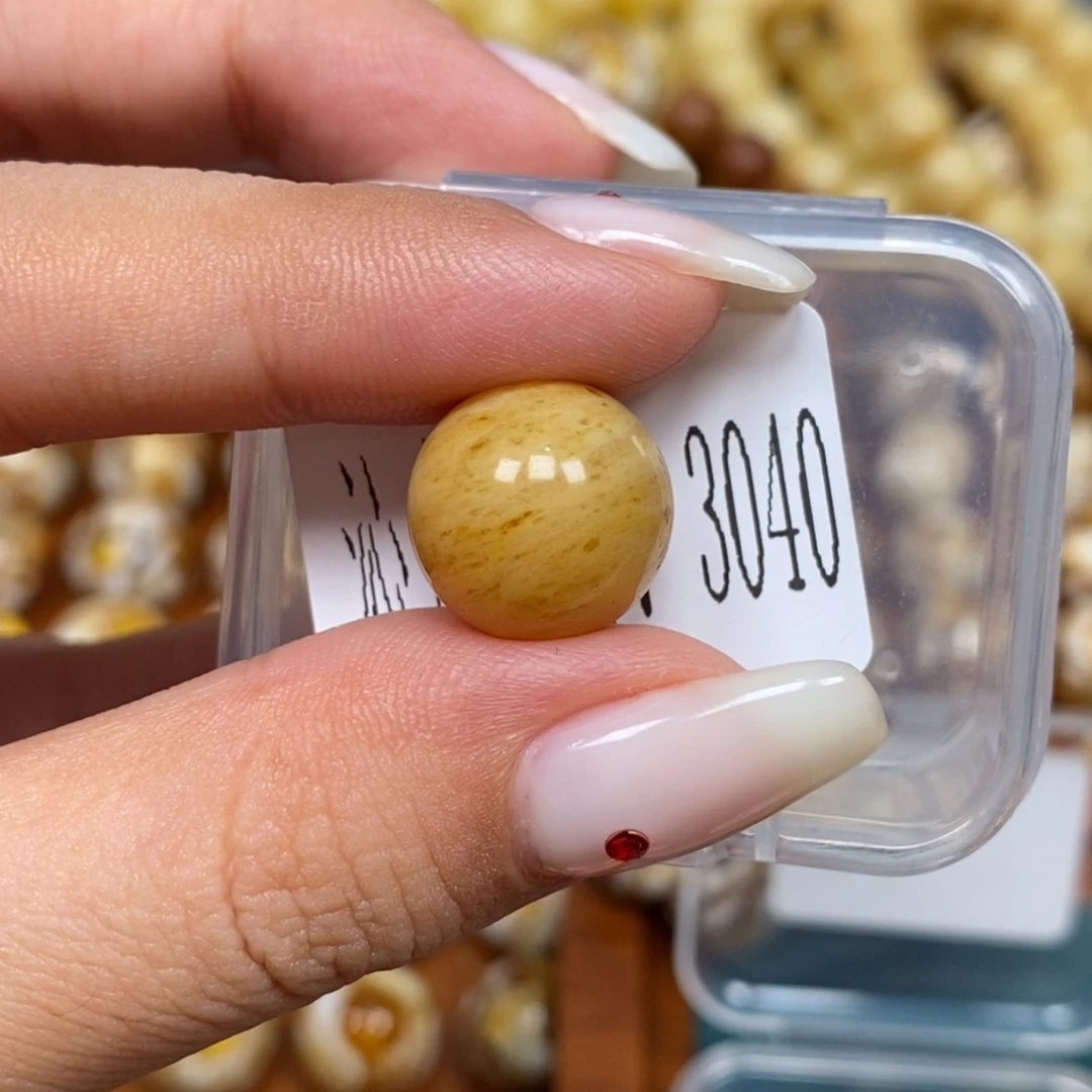 蜜蜡未镶嵌珠宝奇石3040