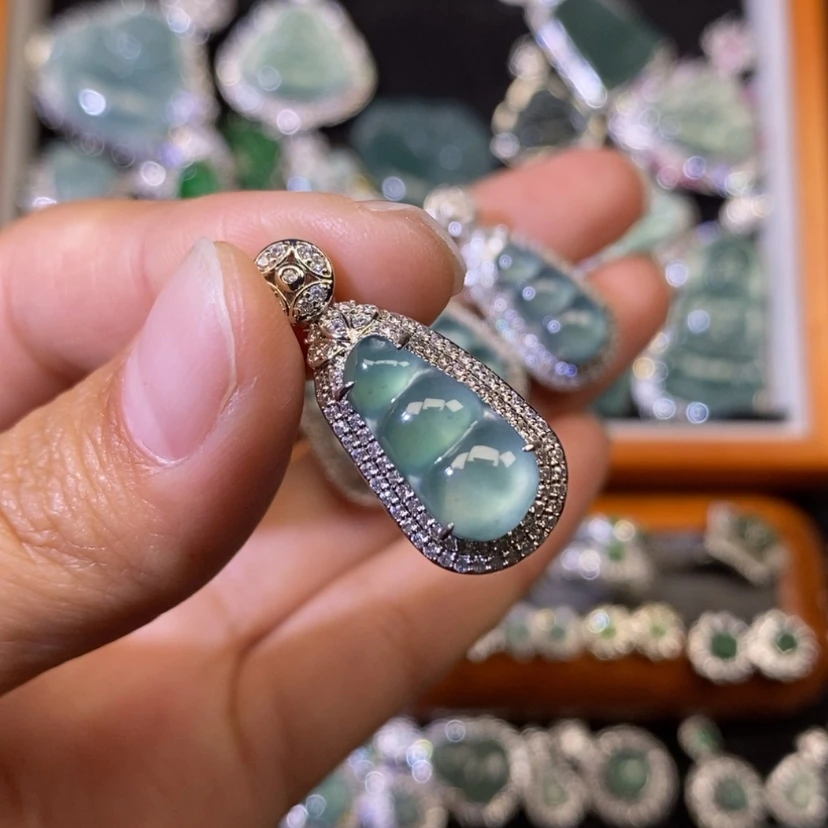 【闪购商品】翡翠颈饰未镶嵌天然