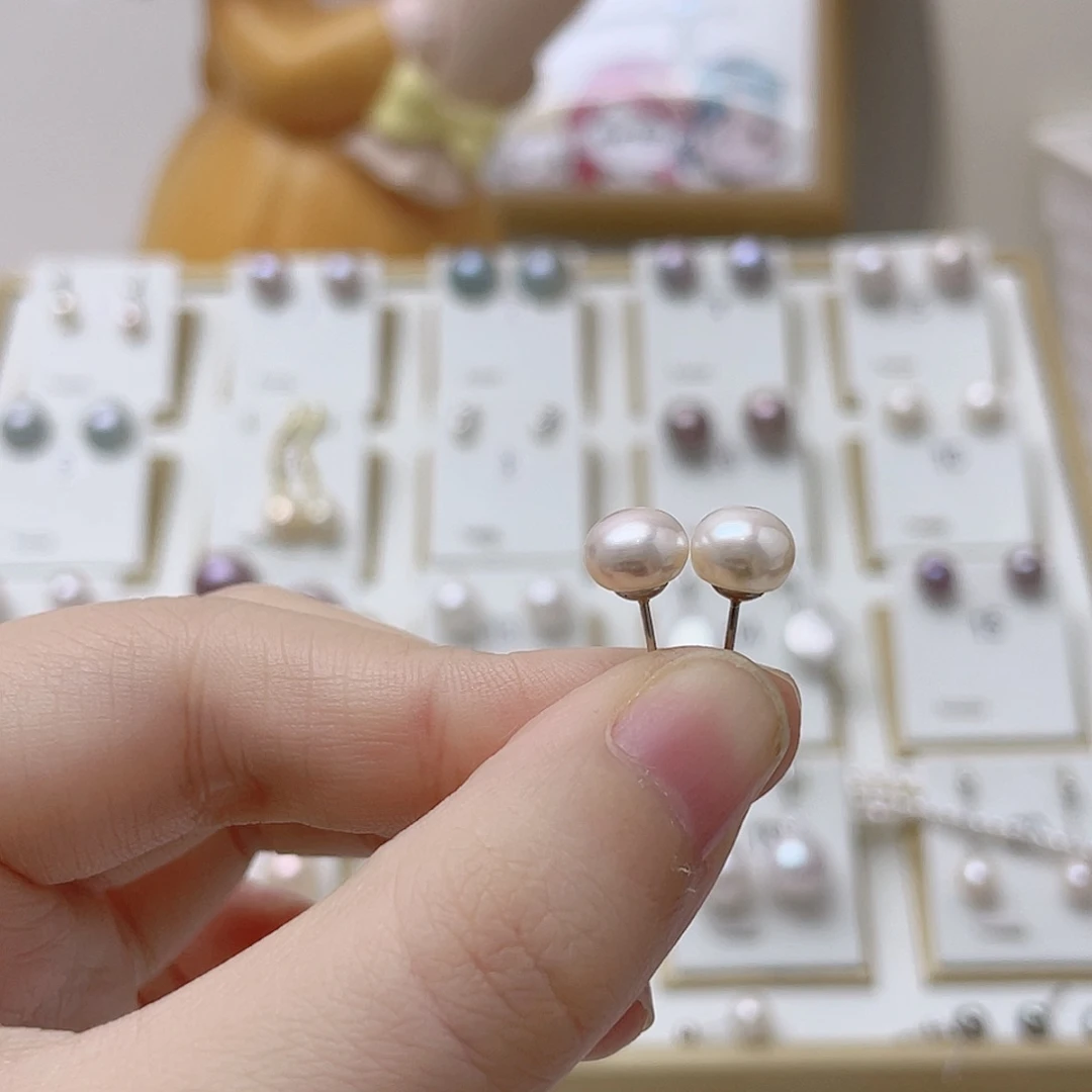 杨****淡水珍珠银S925镶嵌耳饰