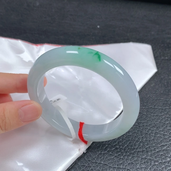 翡翠未镶嵌手镯
