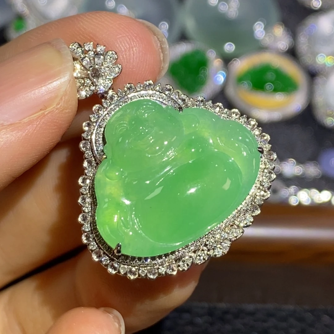 颈饰18K金镶嵌翡翠佛