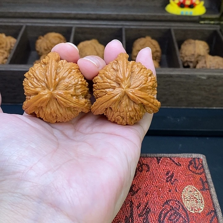 张***岩把件文玩核桃白奔
