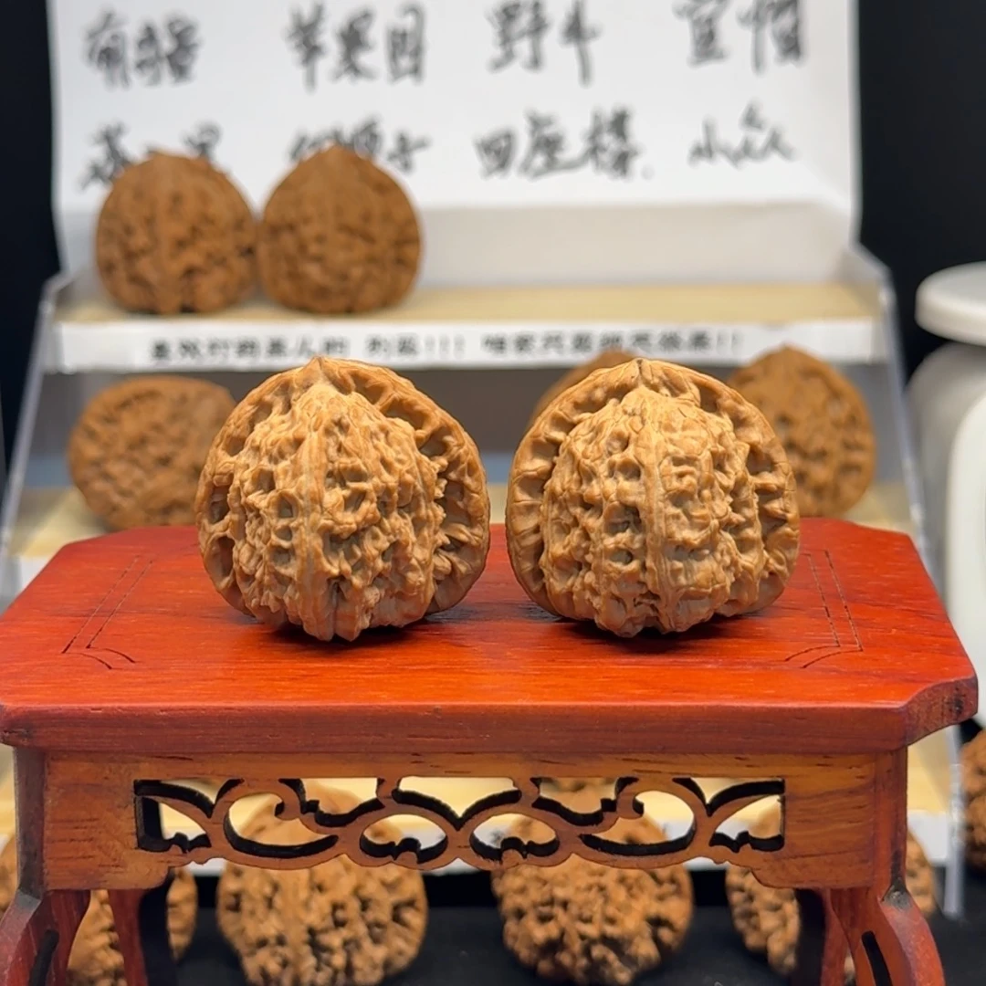 聪***哦文玩核桃把件39尺三角白（原生态）