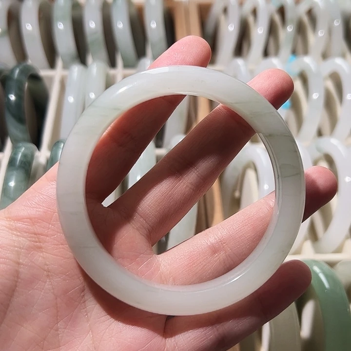 石英质玉未镶嵌手镯