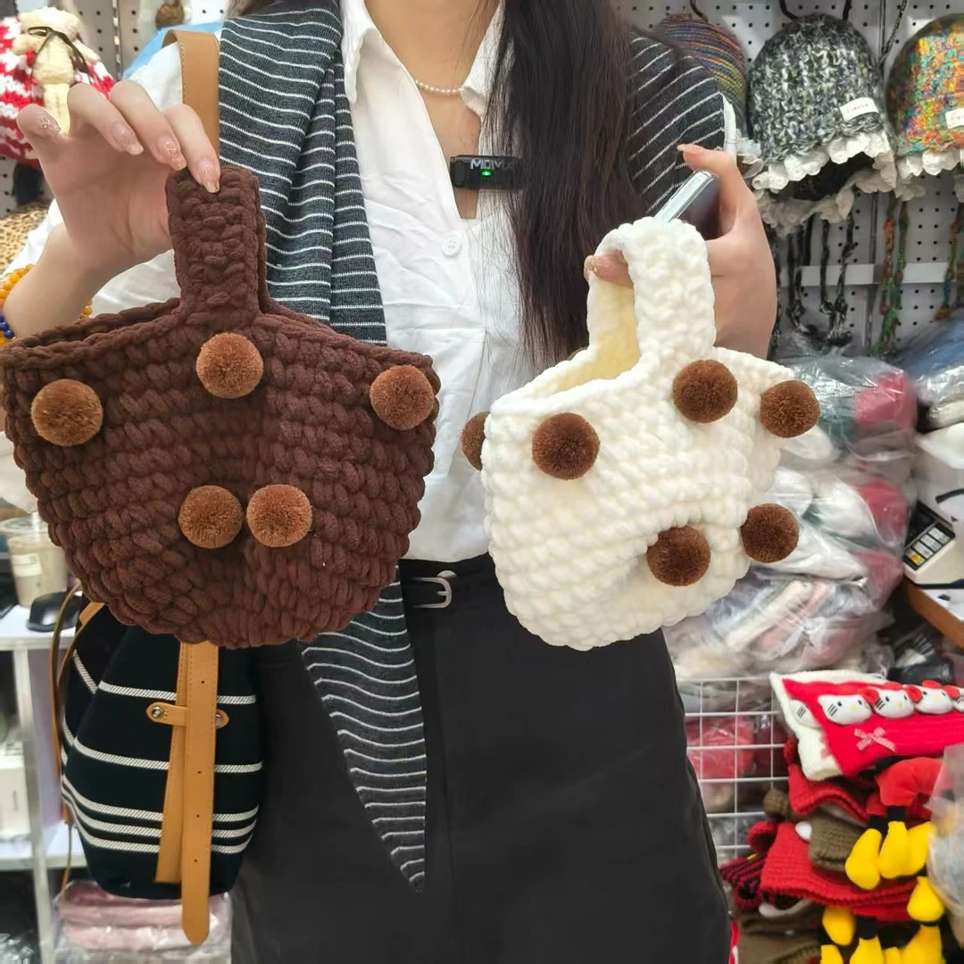 手工针织可爱球球手拿包