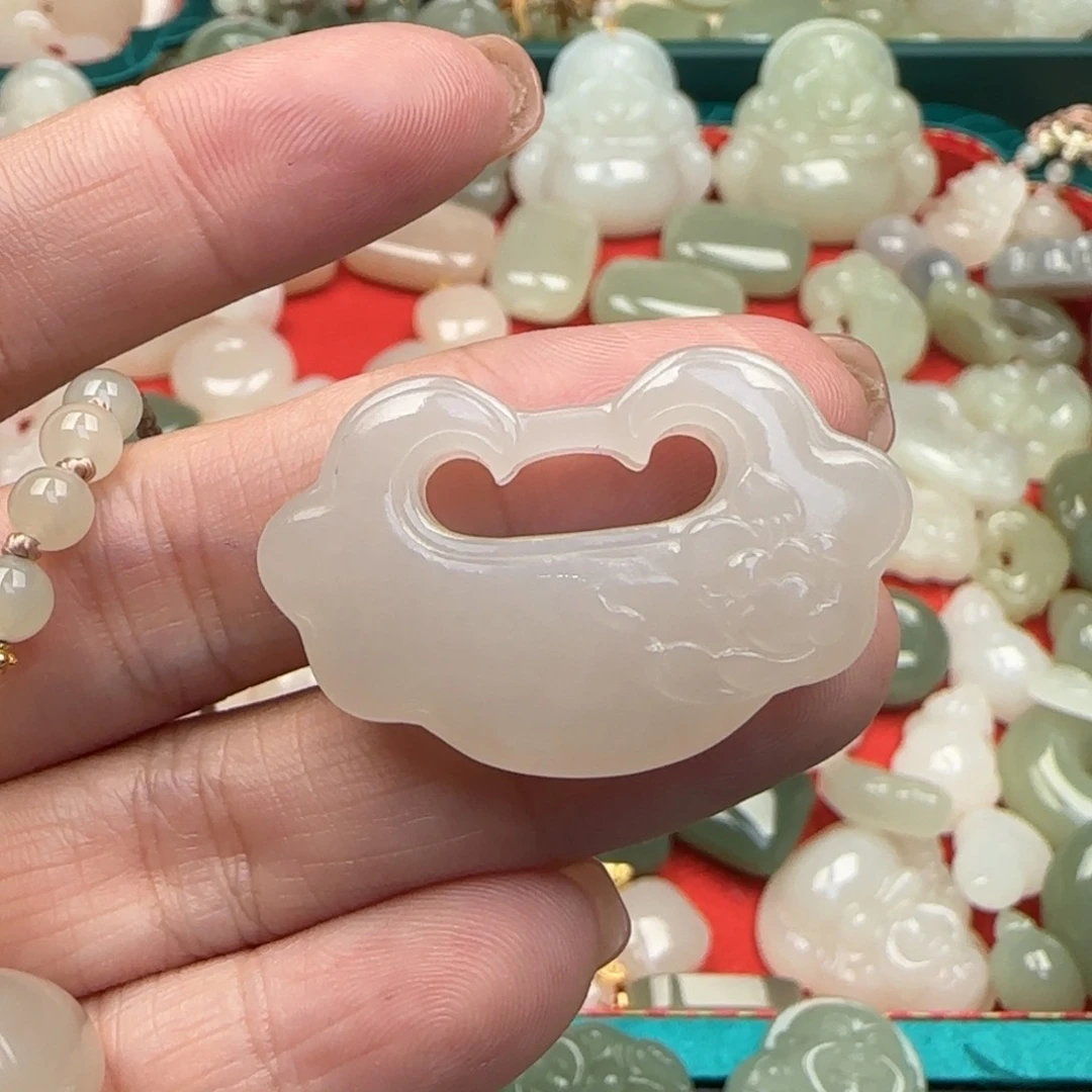 和田玉颈饰未镶嵌故*归