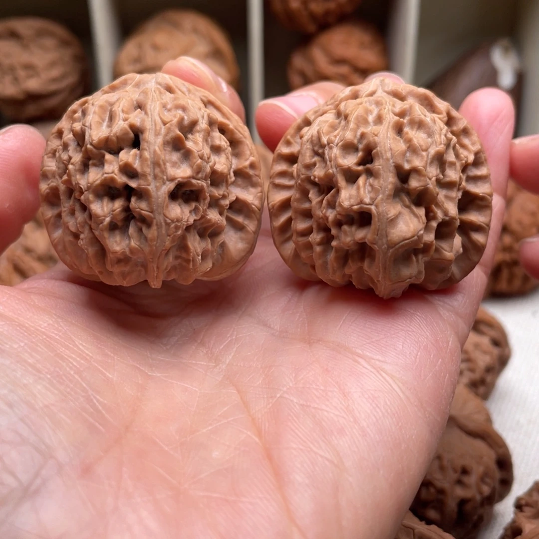 文玩核桃吊坠37.9全品白狮子