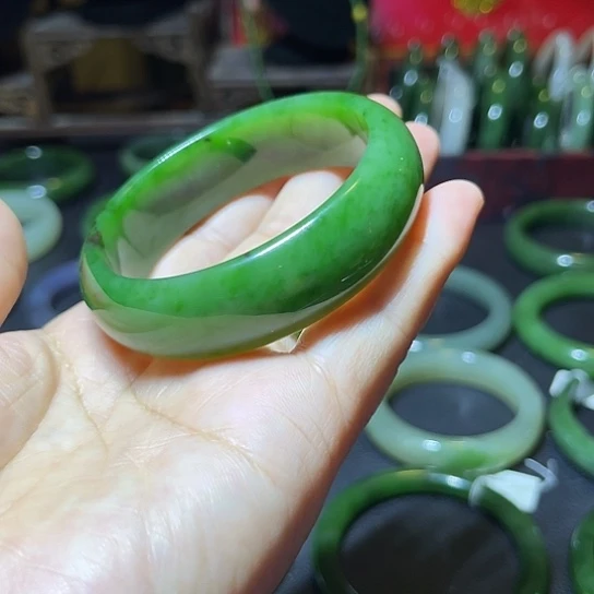 和田玉（碧玉）未镶嵌手镯