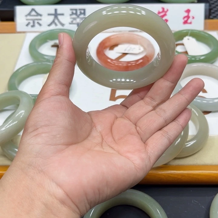 石英质玉手镯未镶嵌锻****●