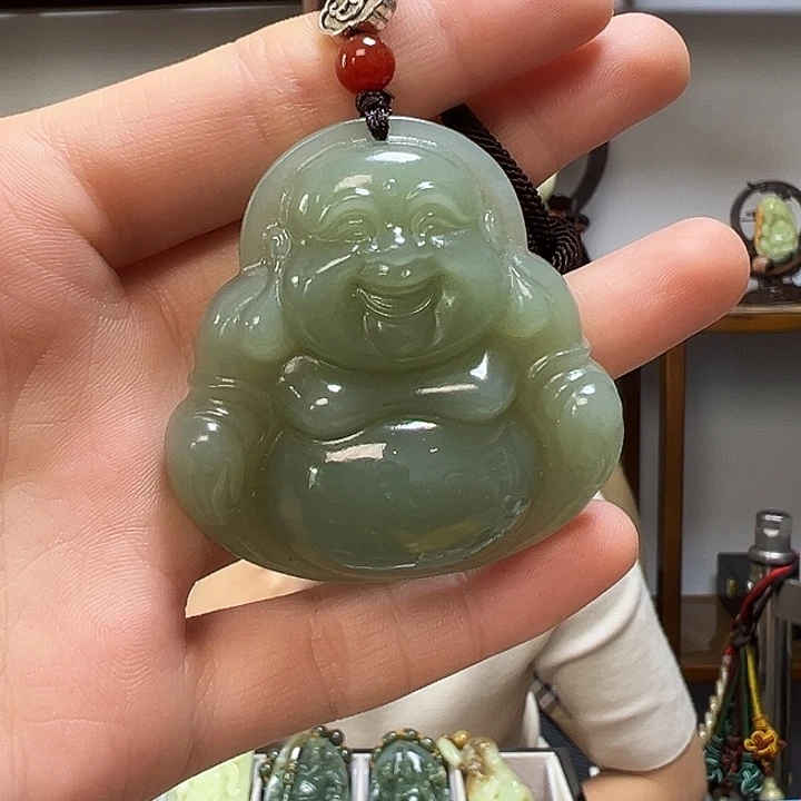 和田玉未镶嵌颈饰佛公
